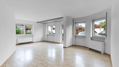 Wohnen auf einer Ebene: Gepflegte Erdgeschosswohnung mit Garage und Terrasse