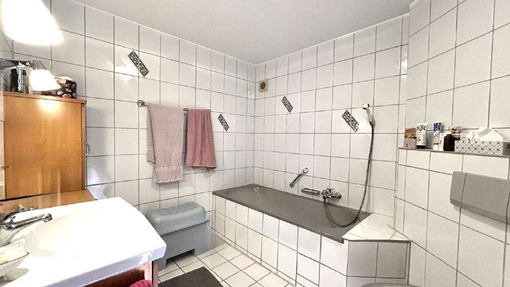 Immobilie in Nehren - Attraktive 4-Zimmer-Eigentumswohnung in ruhiger Lage  sonnig, großzügig, außergewöhnlich gesc - Bild 1