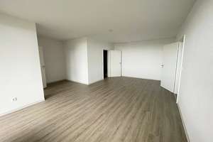 Willkommen in Ihrer frisch modernisierten Familien-Wohnung mit Balkon-Weitblick, Wannenbad, Gäste-WC – Friedensstraße 114a, 51145 Urbach, Köln – Vorschaubild 2