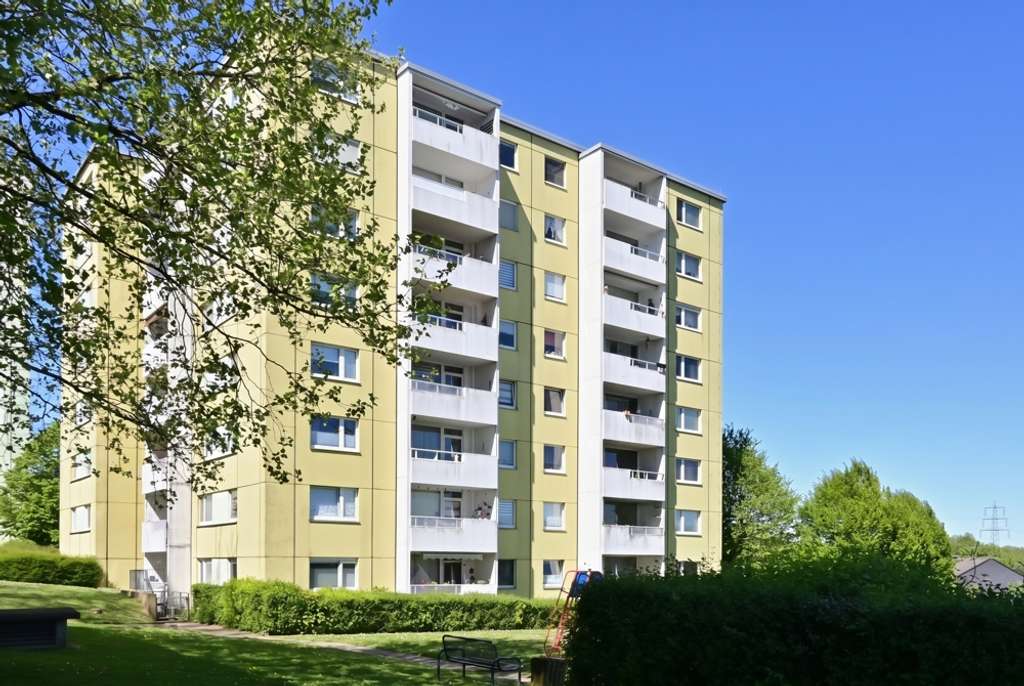 Immobilie in Wülfrath - Schön geschnittene 4 Zimmer Wohnung mit Balkon, Gäste WC, Aufzug und Tiefgaragenstellplatz - Bild 0