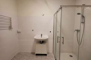 Ideale Singlewohnung für Pendler, Senioren & Studenten + Einbauküche + Balkon! – Ernst-Thälmann-Straße 2, 4571 Rötha – Vorschaubild 3