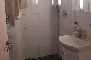 Helle, gepflegte 1-Zimmer-Whg mit Südbalkon, teilmöbliert in München/Arabellapark mit Garagenplatz – Elektrastraße 11, 81925 Parkstadt, München – Vorschaubild 6