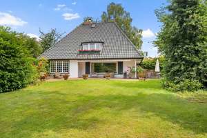 Charmante Villa mit parkähnlichem Grundstück in Othmarschen