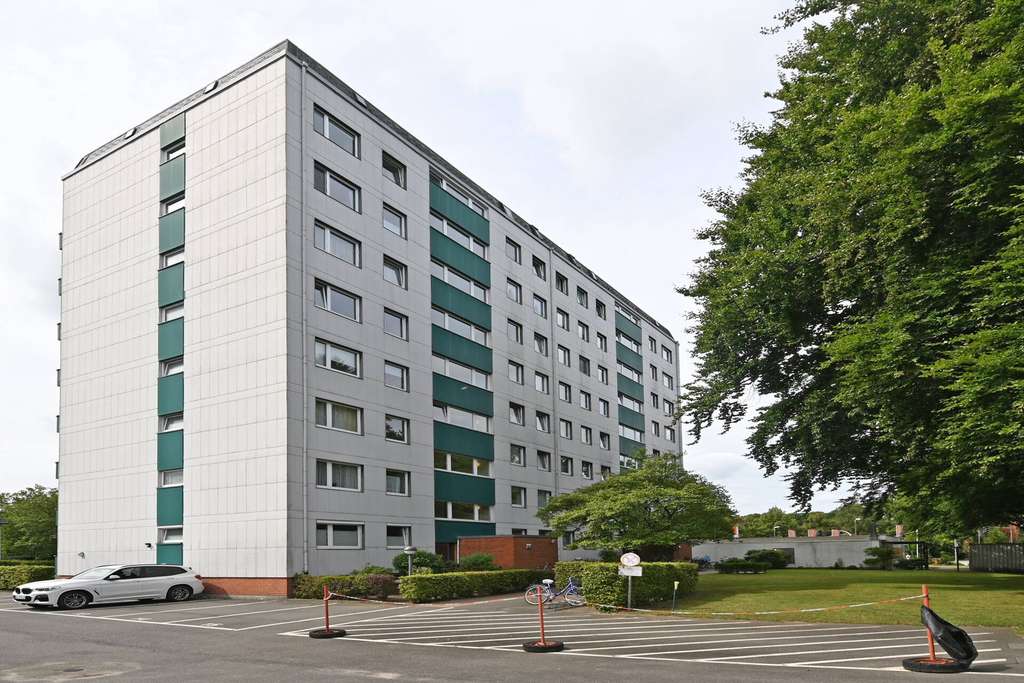 Immobilie in Ahrensburg - Vermietete 1-Zimmer Wohnung mit toller Aussicht und TG Stellplatz im Herzen von Ahrensburg! - Bild 0