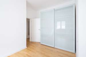 Wohlfühlen am Ostendplatz: Sanierter Altbau, EBK, Balkon & hohe Decken  – 70188 Ostheim, Stuttgart – Vorschaubild 7