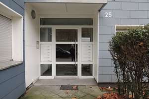 KOMPLETT RESTAURIERTE 2-ZIMMER-WOHNUNG MIT BALKON IM ERDGESCHOSS EINES GEPFLEGTEN MEHRFAMILIENHAUS – Loborner Straße 25, 42859 Blumental, Remscheid – Vorschaubild 3