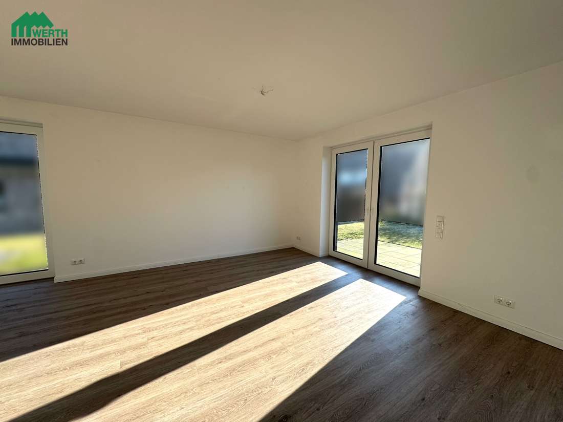 Immobilie in Beckdorf - Neuwertige KfW-55-Doppelhaushälfte mit Südgarten & Ausbaureserve in Beckdorf *** 360 Grad Rundgang * - Bild 3