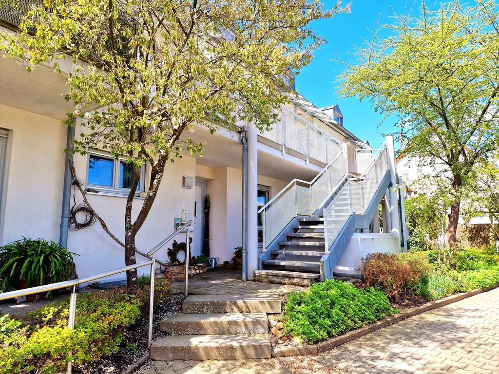 Immobilie in Adelsried - Wohnen wie im eigenen Haus: Charmante 3-ZKB Maisonettewohnung in Adelsried - Bild 0