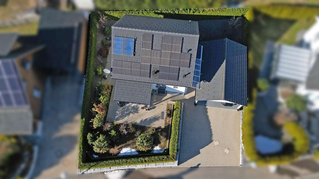 Immobilie in St. Blasien - Neuwertiges Einfamilienhaus mit Garten, PV & Südterrasse - in schöner Randlage von St. Blasien!  - Bild 2