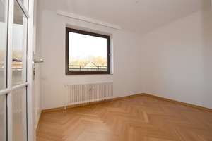 Großzügig wohnen zu zweit – 111 m² Endetage mit sonnigen Räumen, Dachterrasse mit Freiblick sowie TG – Die vollständige Adresse der Immobilie erhältst du vom Anbieter., 22359 Volksdorf, Hamburg – Vorschaubild 11