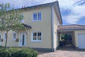 Schöne DHH in toskanischem Stil, gehobene Ausstattung, Garage mit Carport, sehr gepflegt