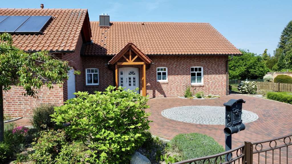 Immobilie in Bröckel - Hochwertiges Einfamilienhaus aus 2011 mit Energieklasse A in ruhigem Wohngebiet - Bild 2