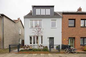 Bremen - Riensberg | Saniertes Reihenhaus mit hochwertiger, geschmackvoller Ausstattung und in beste – Heinstraße 32, 28213 Riensberg, Bremen – Vorschaubild 2