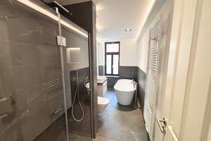 Viel Platz! + Erstbezug mit Lift + Balkon + Parkett + Fußbodenheizung + Wanne & Dusche + LED-Licht – Die vollständige Adresse der Immobilie erhältst du vom Anbieter., 4177 Lindenau, Leipzig – Vorschaubild 2