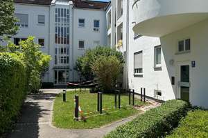 Ruhiger Westbalkon, sehr hell--freie Wohnung im Hochparterre-günstiges Hausgeld