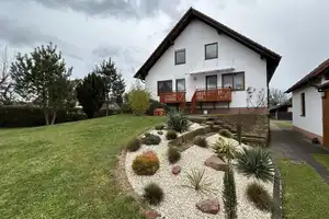 Platz für die ganze Familie - großzügiges Einfamilienhaus mit ELW auf über 2000m² Grundstück – Main-Spessart (Kreis) – Vorschaubild 1