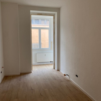 Helle EG-Wohnung mit zusätzlicher Gewerbefläche *1 Objekt mit verschiedenen Optionen*provisionsfrei*