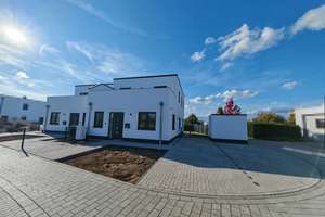 NEUBAU: Stilvolle Doppelhaushälfte in idyllisch-ruhiger Bestlage in Neubaugebiet in Hochheim am Main – Die vollständige Adresse der Immobilie erhältst du vom Anbieter., 65239 Hochheim am Main – Vorschaubild 3
