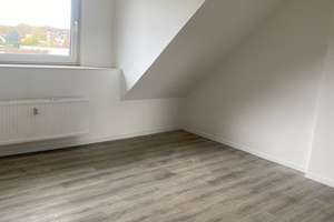 Charmante Dachgeschosswohnung – 3 Zimmer auf ca. 80 m² – Grenzstraße 12, 47226 Bergheim, Duisburg – Vorschaubild 2