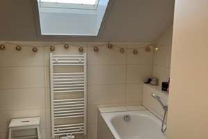 Sehr helle 2-Zimmer-DG-Wohnung mit Balkon & Aufzug – München-Laim – Die vollständige Adresse der Immobilie erhältst du vom Anbieter., 80687 St. Ulrich, München – Vorschaubild 2