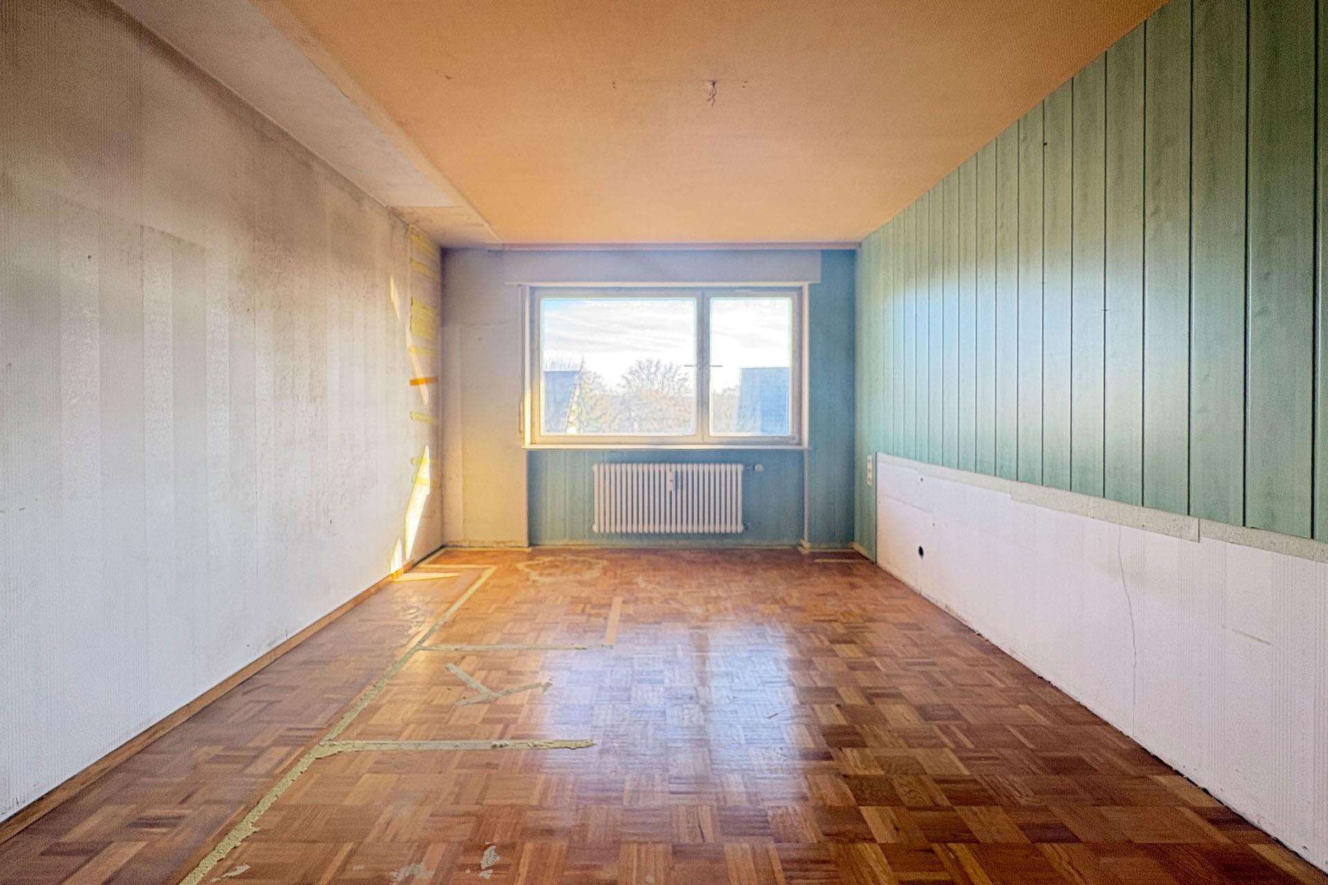 Großzügige, renovierungsbedürftige 4-Zimmer-Wohnung mit Süd-Balkon, Blick ins Grüne und Stellplatz, Stuttgart – Bild 4