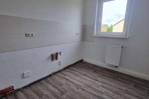Schöne 3-Zimmer-Wohnung mit modernisiertem Bad – Bertolt-Brecht-Str. 27, 39218 Schönebeck (Elbe) – Vorschaubild 3