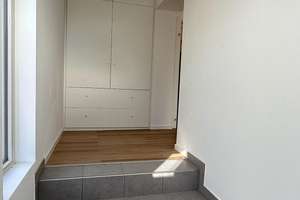 Neuwertige 5-Zimmer Doppelhaushälfte mit Garage und großem Garten in Oberursel (Taunus) – Pfingstweidstraße 53, 61440 Oberursel (Taunus) – Vorschaubild 2