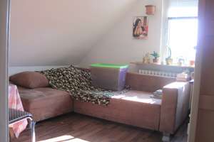 Kleine, gemütliche Studiowohnung, Nähe FH, 1 Zimmer , Kn, Tageslichtbad mit Badewanne und Fenster