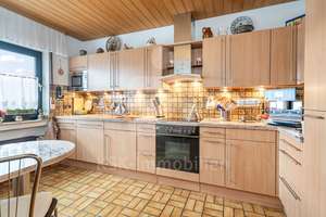 2007 aufgestockter Bungalow mit einer Gesamtfläche von ca. 285 m² und variabelsten Möglichkeiten. – Die vollständige Adresse der Immobilie erhältst du vom Anbieter., 50259 Pulheim – Vorschaubild 3
