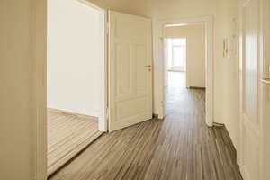 Besondere Wohnung mit vielseitigen Nutzungsmöglichkeiten in Denkmalvilla in Dresden-Bühlau – Bautzner Landstraße 102, 1324 Bühlau/Weißer Hirsch, Dresden – Vorschaubild 2