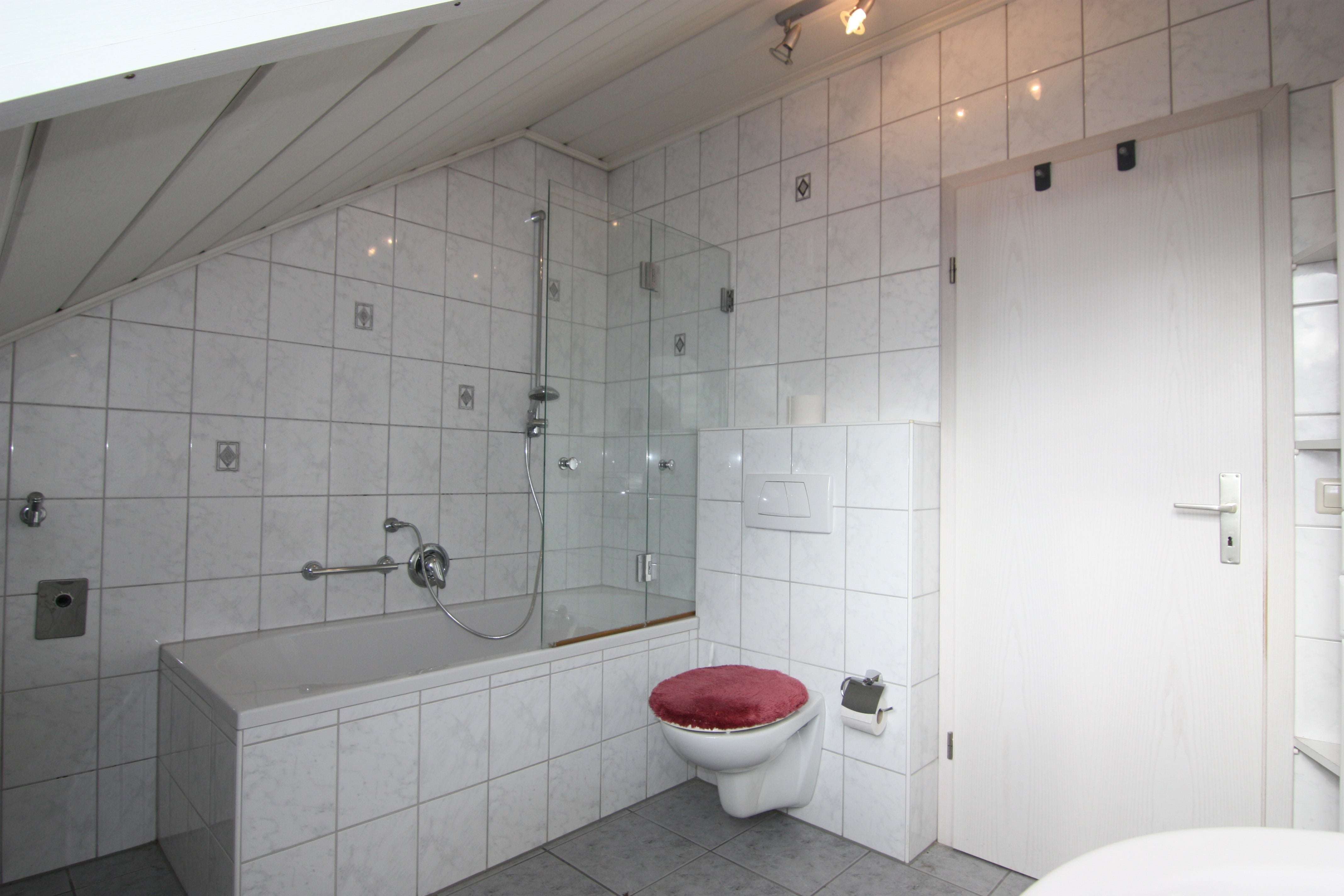 Immobilie in Walldorf - Mitten in Walldorf: Familienfreundliches Haus mit idyllischem Innenhof und Garten - Bild 3