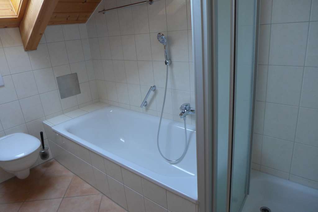 Immobilie in Benediktbeuern - 3-Zimmer Dachgeschosswohnung in Benediktbeuern mit Garage - Bild 1