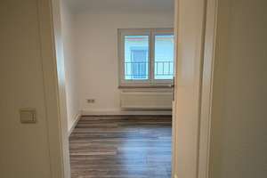 Charmante 3-Zimmer-Wohnung in Stuttgart Bad Cannstatt – Tölzer Straße 1, 70372 Seelberg, Stuttgart – Vorschaubild 1