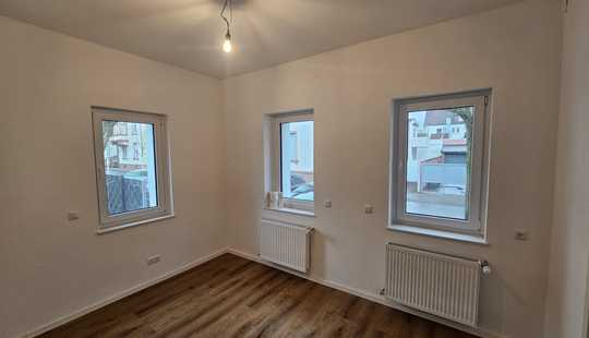 Bild von Neu saniertes & großes Einfamilienhaus in zentraler Lage provisionsfrei zu verkaufen