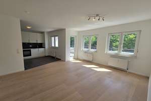 Helle 65 m² Wohnung mit Penthouse Charakter   – frisch renoviert, neue Einbauküche, Top Lage 