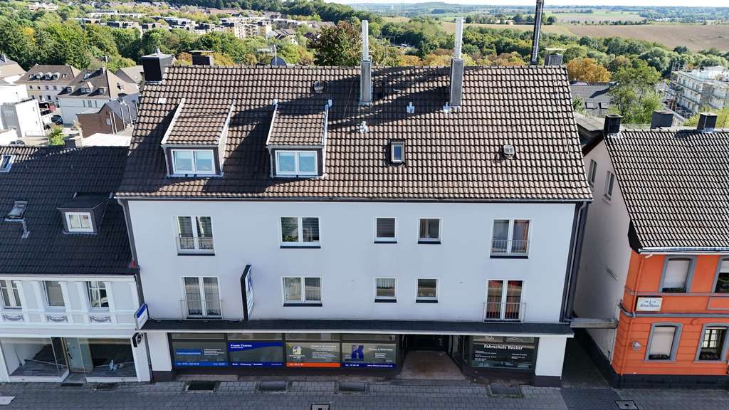 Attraktives Geschäfts- & Wohnhaus in Heiligenhaus mit Steigerungspotential und Garten