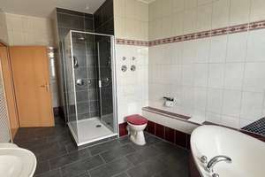 Grandios!  5-Raum mit Fahrstuhl bis in den Wohnbereich, super Badezimmer.....!