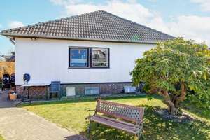 Family First ! Walmdach-Bungalow mit familienfreundlichen Ausstattungshighlights in ruhiger Top-Lage – Die vollständige Adresse der Immobilie erhältst du vom Anbieter., 29633 Munster – Vorschaubild 1