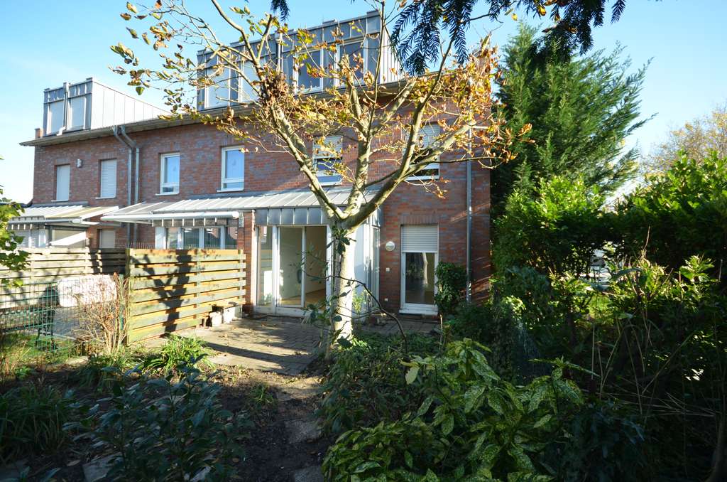 Sehr gut geschnittenes Reiheneckhaus mit kleinem Garten