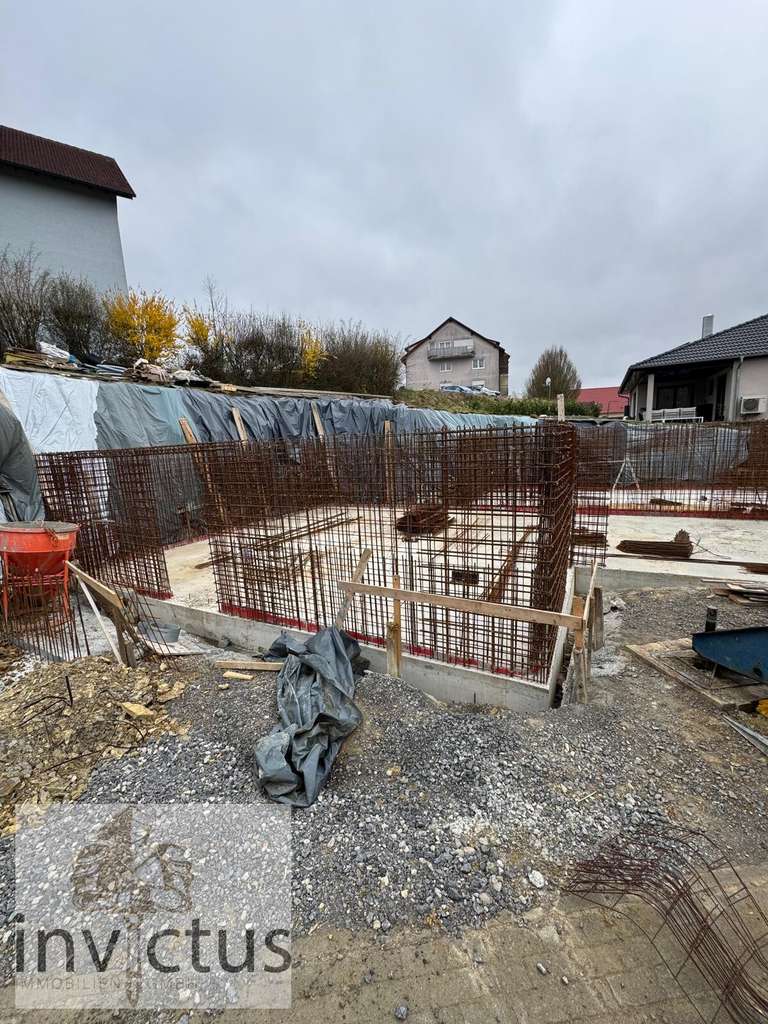 Immobilie in Adelsheim - Wohnen, wie es morgen sein soll: Neubau-Doppelhaushälfte mit Ausblick in Adelsheim & A+ - Bild 0