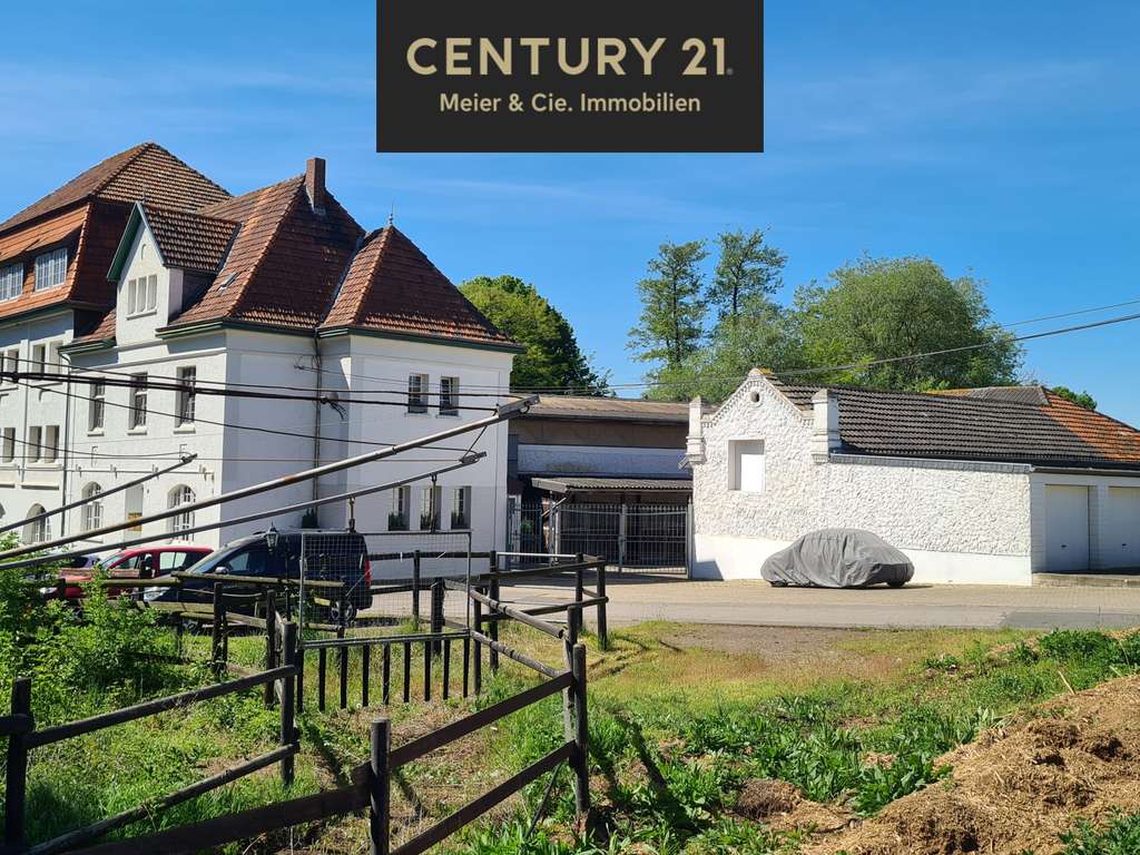 Historisches Anwesen mit 9 Wohnungen, Reithalle, Pferdeboxen & Garagen