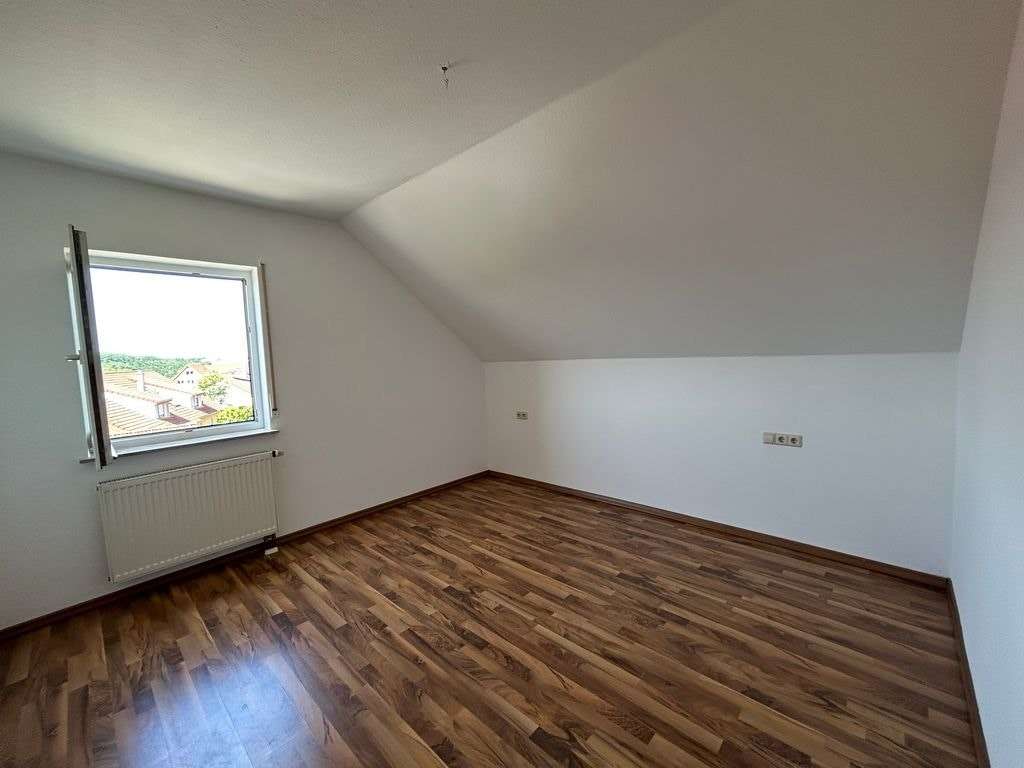 Immobilie in Adelsheim - Schluss mit Miete! 
3-Zimmer-Wohnung mit herrlichem Fernblick und Tiefgarage - Bild 3