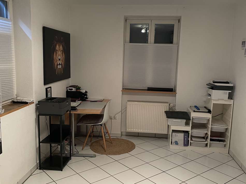Büro EG Wohnhaus