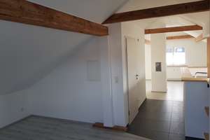 Geschmackvolle 1-Zimmer-DG-Wohnung mit EBK in Pforzheim, Sanierung in 2024 – Lange Str. 2, 75180 Büchenbronn, Pforzheim – Vorschaubild 3