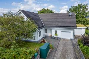 Ein Haus zum Ankommen – stilvoll wohnen im Grünen – Die vollständige Adresse der Immobilie erhältst du vom Anbieter., 57392 Schmallenberg – Vorschaubild 1