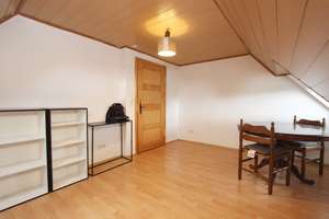 Gemütliche 2-3 ZKB Dachgeschosswohnung mit Fernblick nähe Klinikum – Ihringshäuser Straße 93, 34125 Fasanenhof, Kassel – Vorschaubild 4