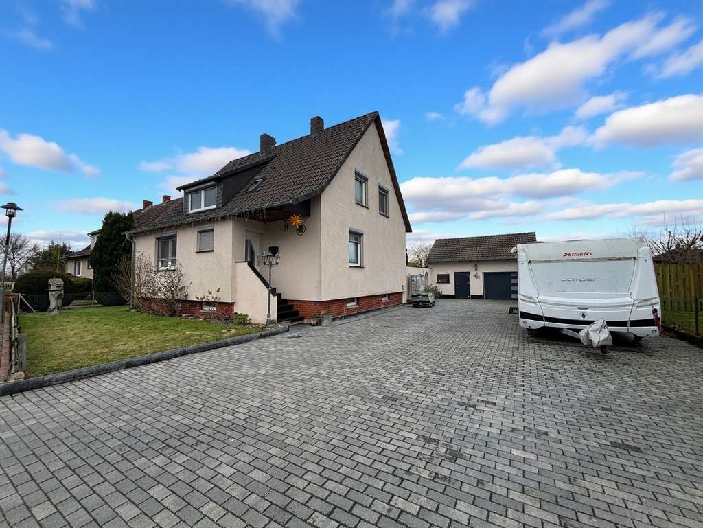 Immobilie in Grafhorst - Großes Grundstück, schickes Bad, moderne Hzg, Glasfaser, Garage, Werkstatt, Wohnmobilstellplatz ... - Bild 0