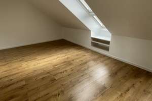 Renovierte, geräumige 4-Zimmerwohnung mit EBK im Dachgeschoss Wohnung in Tiergartensiedlung – Reiherweg 17, 99089 Ilversgehofen, Erfurt – Vorschaubild 8