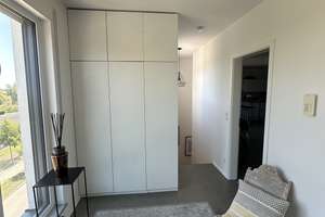 EXKLUSIVE 3-ZIMMER-MAISONETTE | 130 m² | 2 GROSSE BALKONE | DESIGNKÜCHE | KELLER | ZENTRAL & RUHIG – Marlene-Dietrich-Straße 3a, 85053 Südost, Ingolstadt – Vorschaubild 13