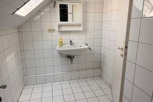Gemütliche 3-Zimmer-Dachgeschosswohnung mit eigenem Gartenbereich in Reutlingen-Ringelbach – Die vollständige Adresse der Immobilie erhältst du vom Anbieter., 72762 Reutlingen-Mitte, Reutlingen – Vorschaubild 9